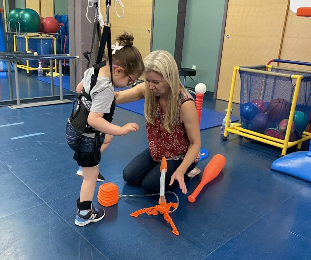 کار درمانی برای چهار دست و پا راه رفتن کودک