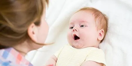 چه کار کنیم کودک زودتر حرف بزند؟