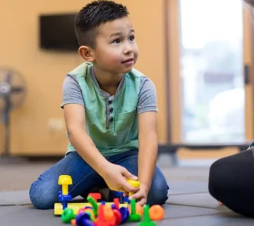 کاردرمانی بیماران اتیسم و بیش فعال