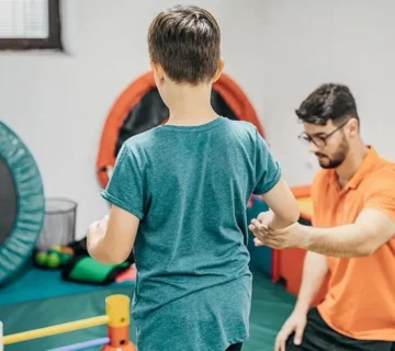 کاردرمانی در بهبود تعادل و هماهنگی بدن