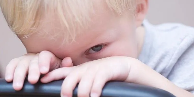 دلیل حرف نزدن کودک 2 ساله و درمان آن