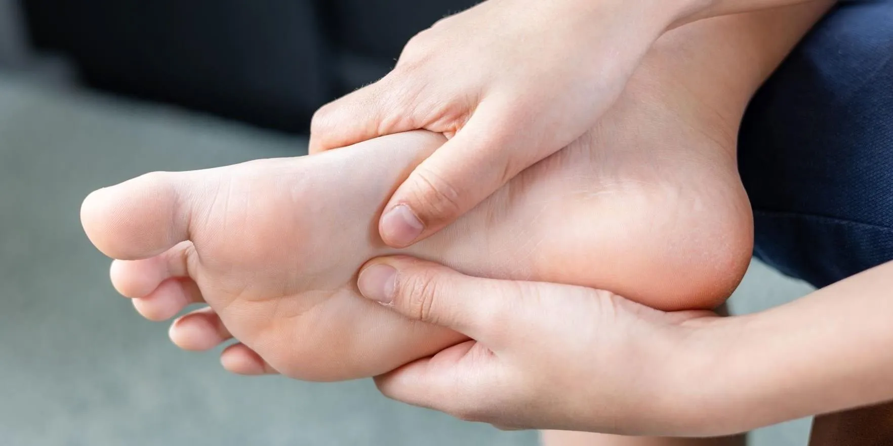 علت درد کف پا چیست و روش های درمان