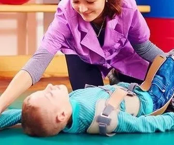 کاردرمانی کودک مبتلا به فلج مغزی