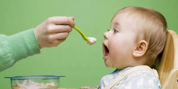 گفتاردرمانی اختلال بلع در کودکان