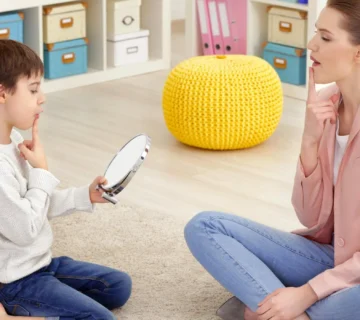 آموزش بیان اندام به کودک دارای تاخیر در رشد گفتار