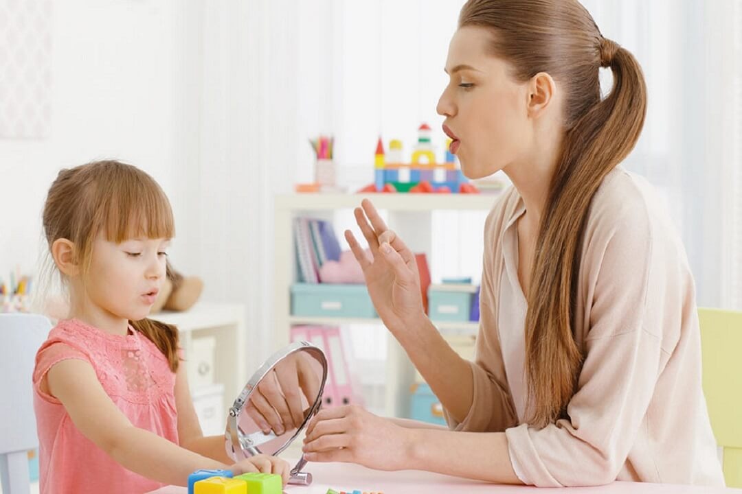 آیا چند تمرین ساده گفتار درمانی برای کودکان در منزل تنهایی موثر  است ؟