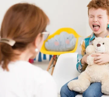 درمان مشکلات رفتاری کودکان با بازی ‌درمانی