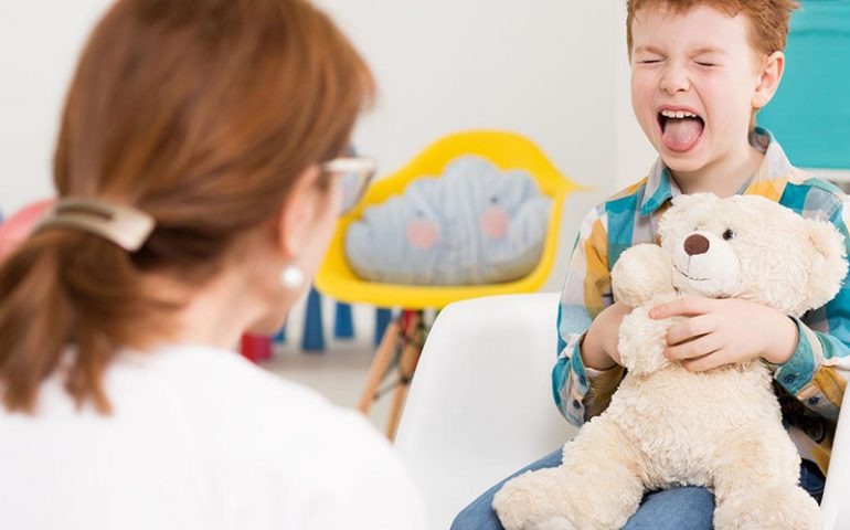  گفتاردرمانی برای بهبود اوتیسم