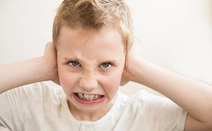 بررسی کامل تفاوت بیش فعالی و مشکلات پردازش حسی از جهات مختلف